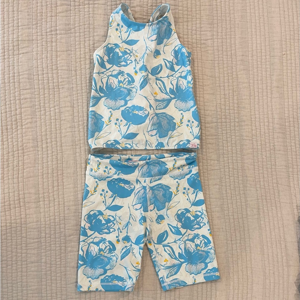 SweetHoney Active wear size 6 top and size 10y worn together EUC